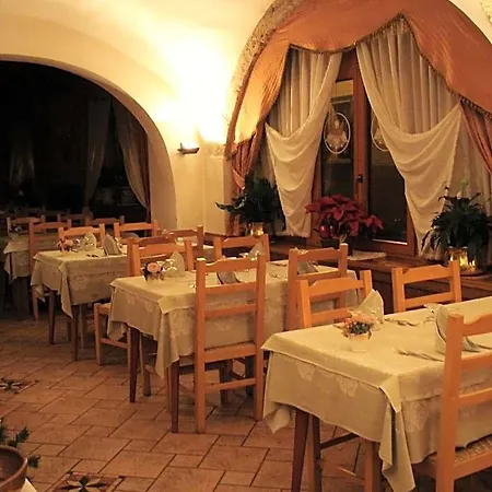 Scarpone Szálloda Forni Avoltri