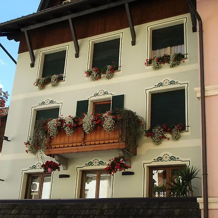 Scarpone Szálloda Forni Avoltri